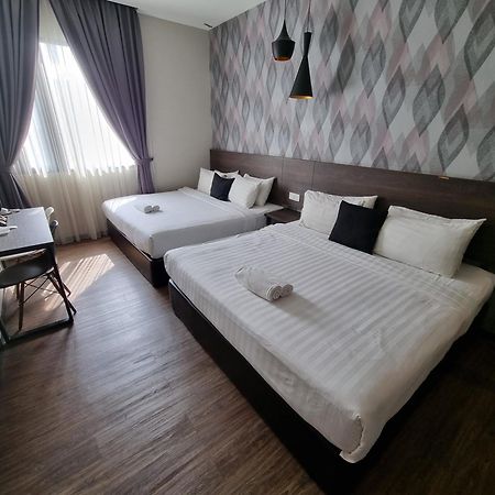 The Square Hotel Скудай Екстериор снимка