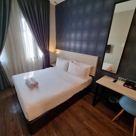 The Square Hotel Скудай Екстериор снимка