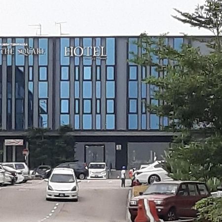 The Square Hotel Скудай Екстериор снимка
