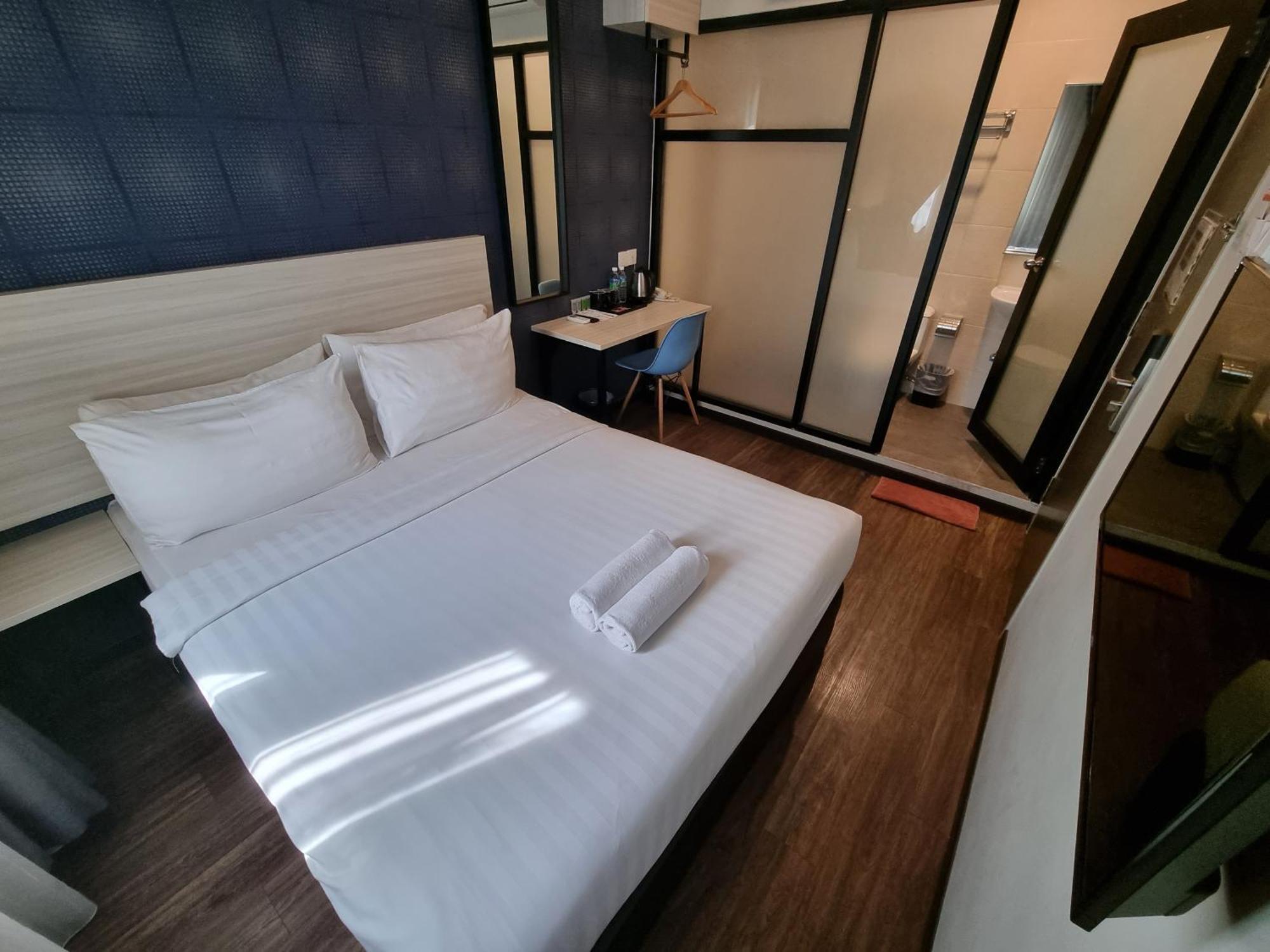 The Square Hotel Скудай Екстериор снимка