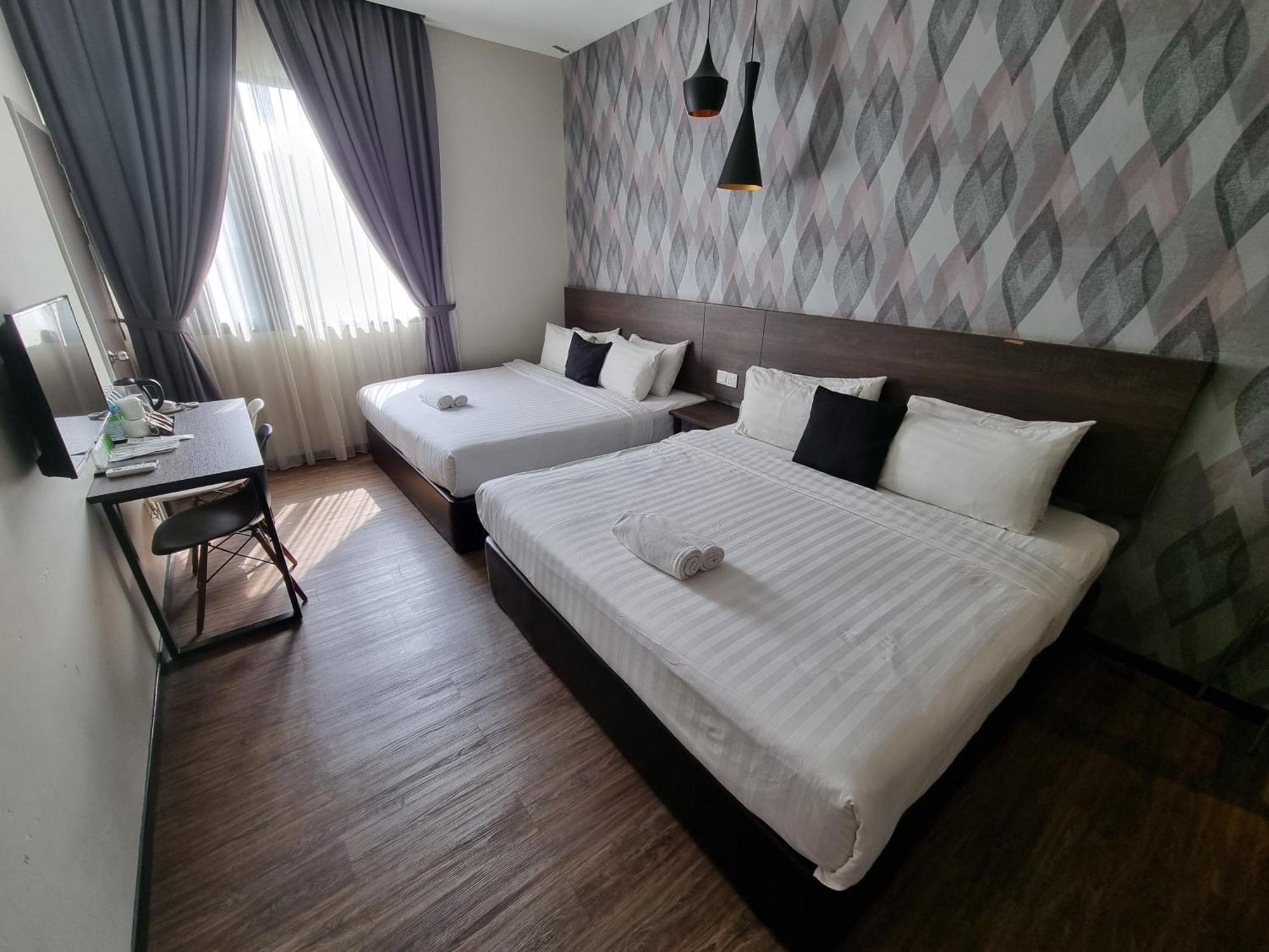 The Square Hotel Скудай Екстериор снимка