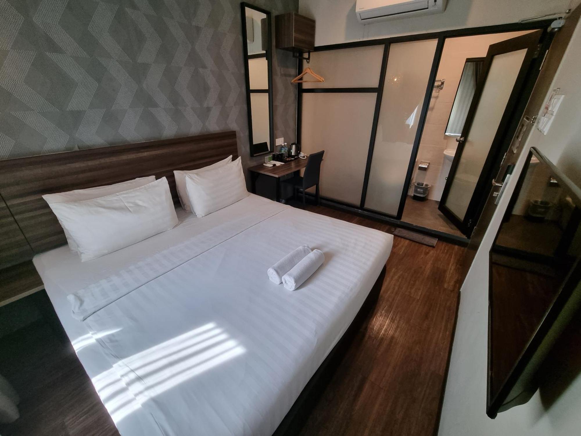 The Square Hotel Скудай Екстериор снимка