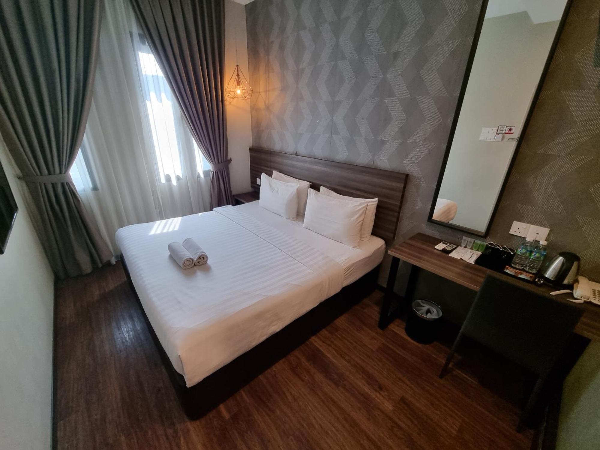 The Square Hotel Скудай Екстериор снимка