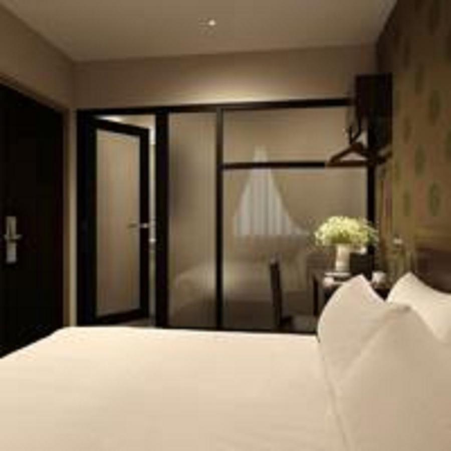 The Square Hotel Скудай Екстериор снимка