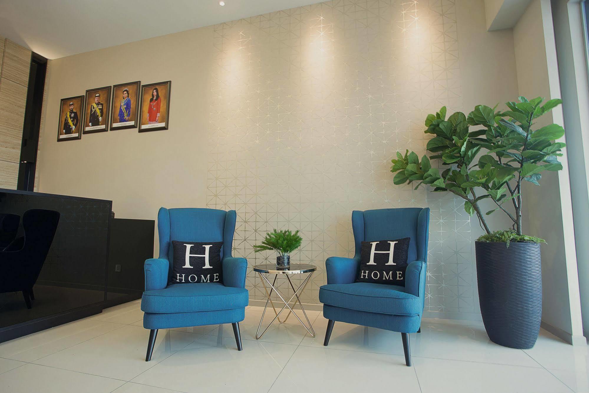 The Square Hotel Скудай Екстериор снимка