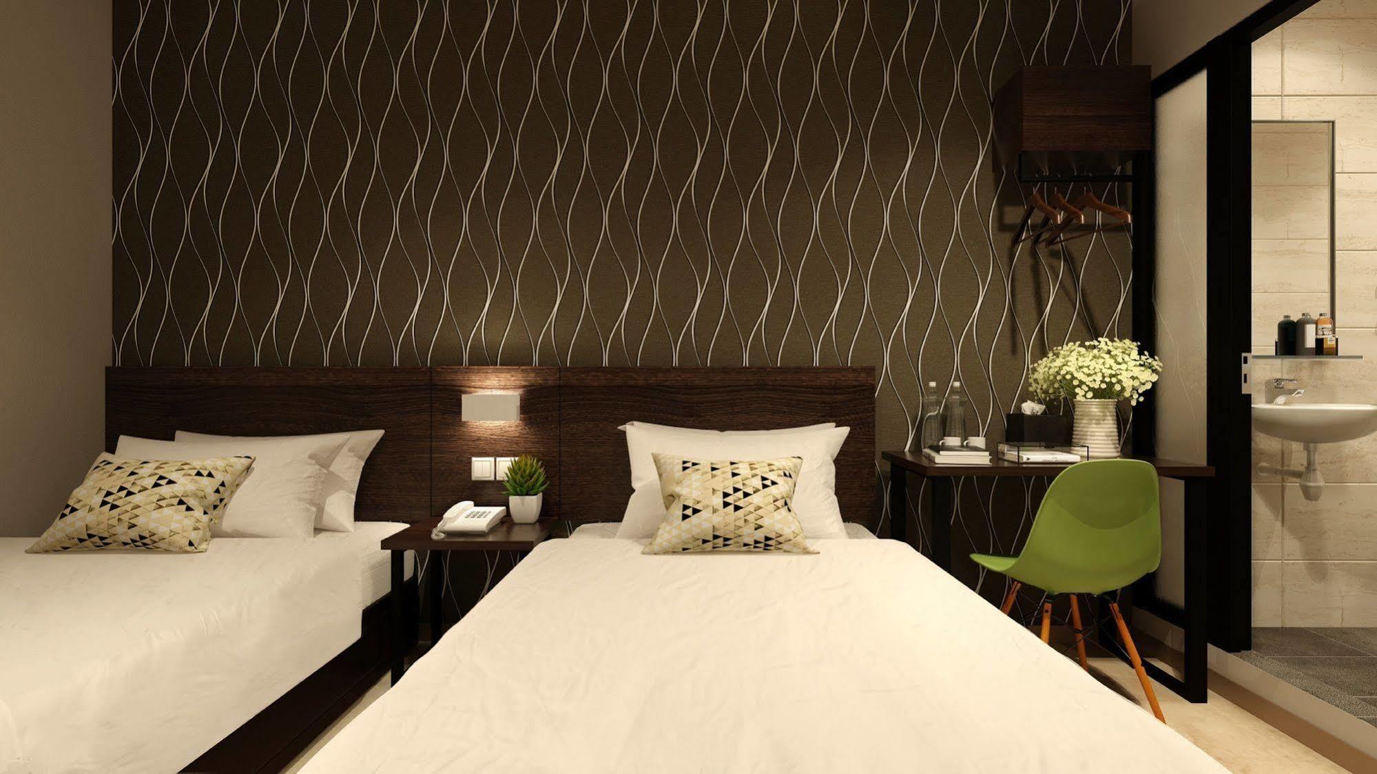 The Square Hotel Скудай Екстериор снимка