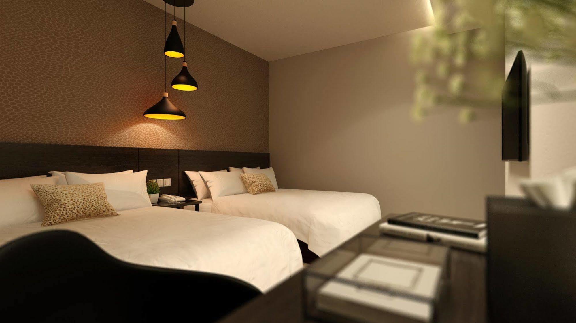 The Square Hotel Скудай Екстериор снимка