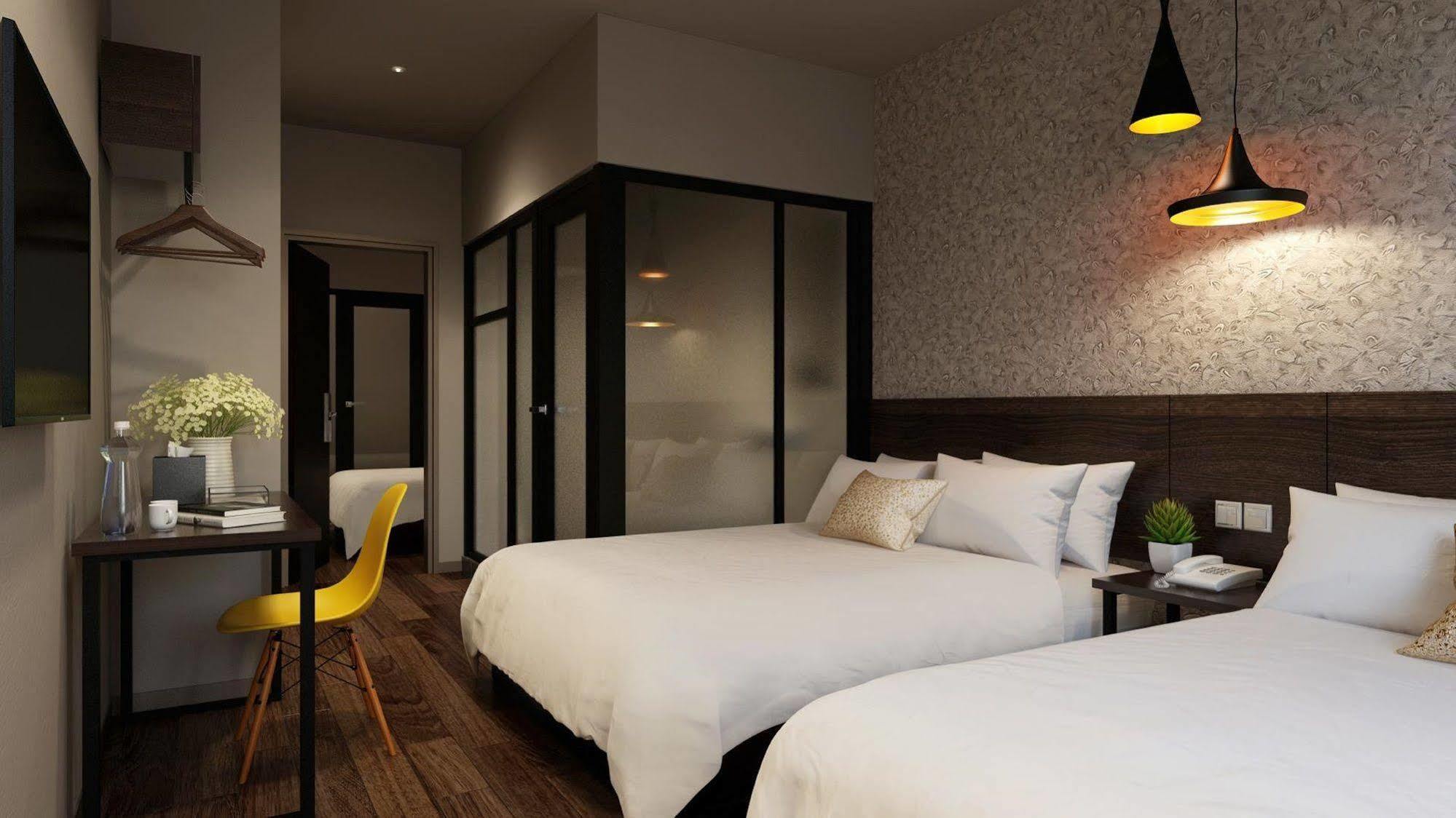 The Square Hotel Скудай Екстериор снимка