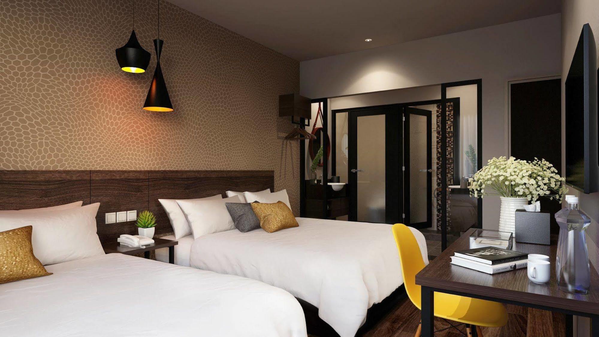 The Square Hotel Скудай Екстериор снимка