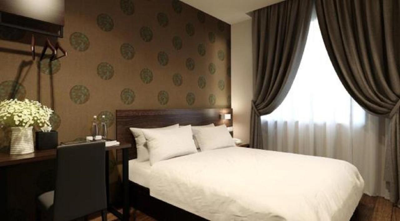 The Square Hotel Скудай Екстериор снимка