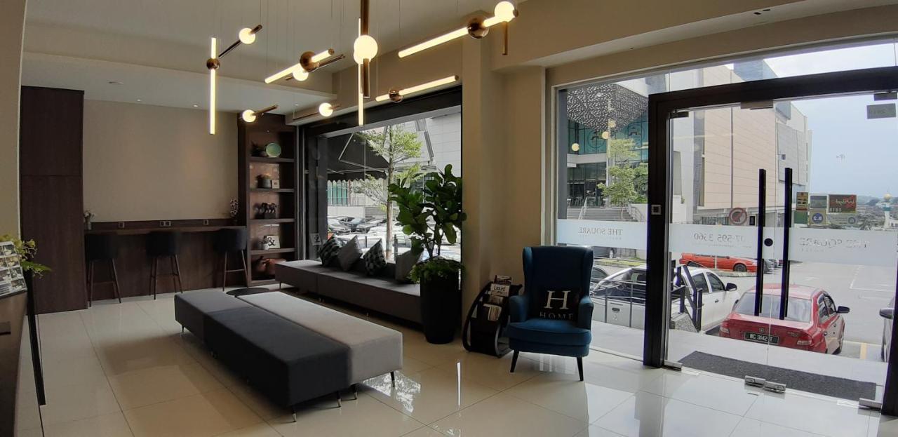 The Square Hotel Скудай Екстериор снимка