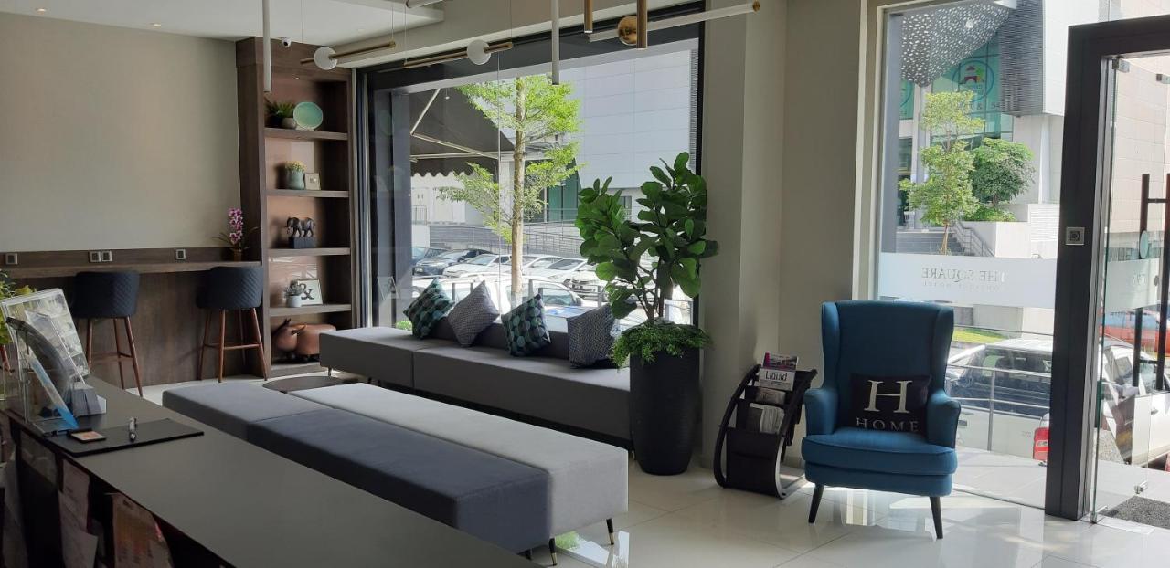 The Square Hotel Скудай Екстериор снимка